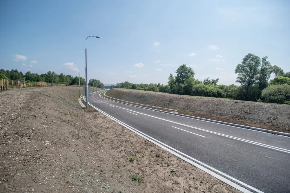 Propojka Máje a Vltavy je otevřena. Ve zkušebním provozu se po silnici bude jezdit i v noci