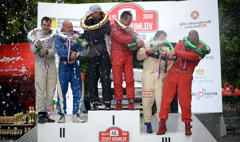 Tři nejrychlejší posádky  historiků při krumlovské rallye.