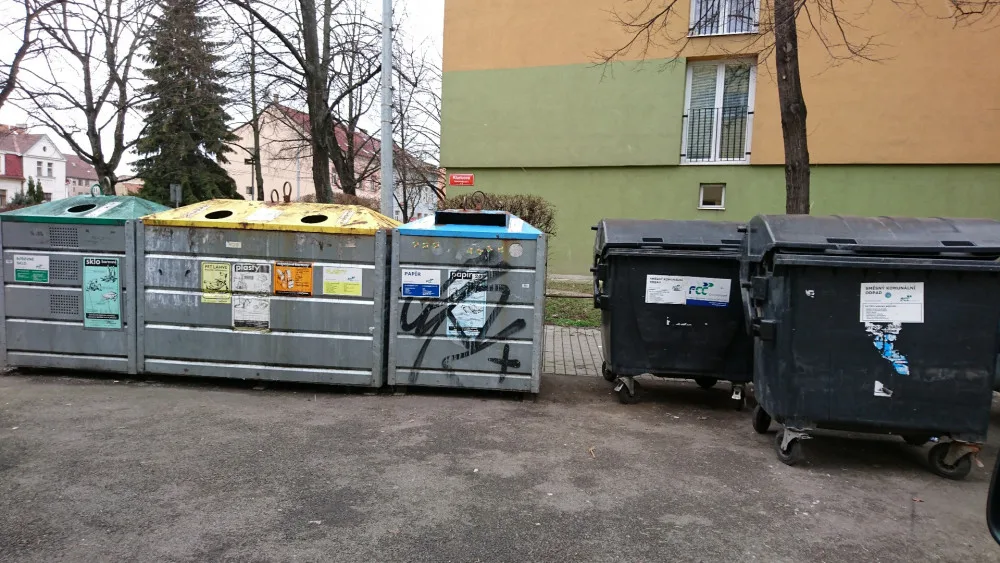Elektronická mapa ukáže, kde jsou v Budějcích nádoby na tříděný odpad. I kolik jich tam je