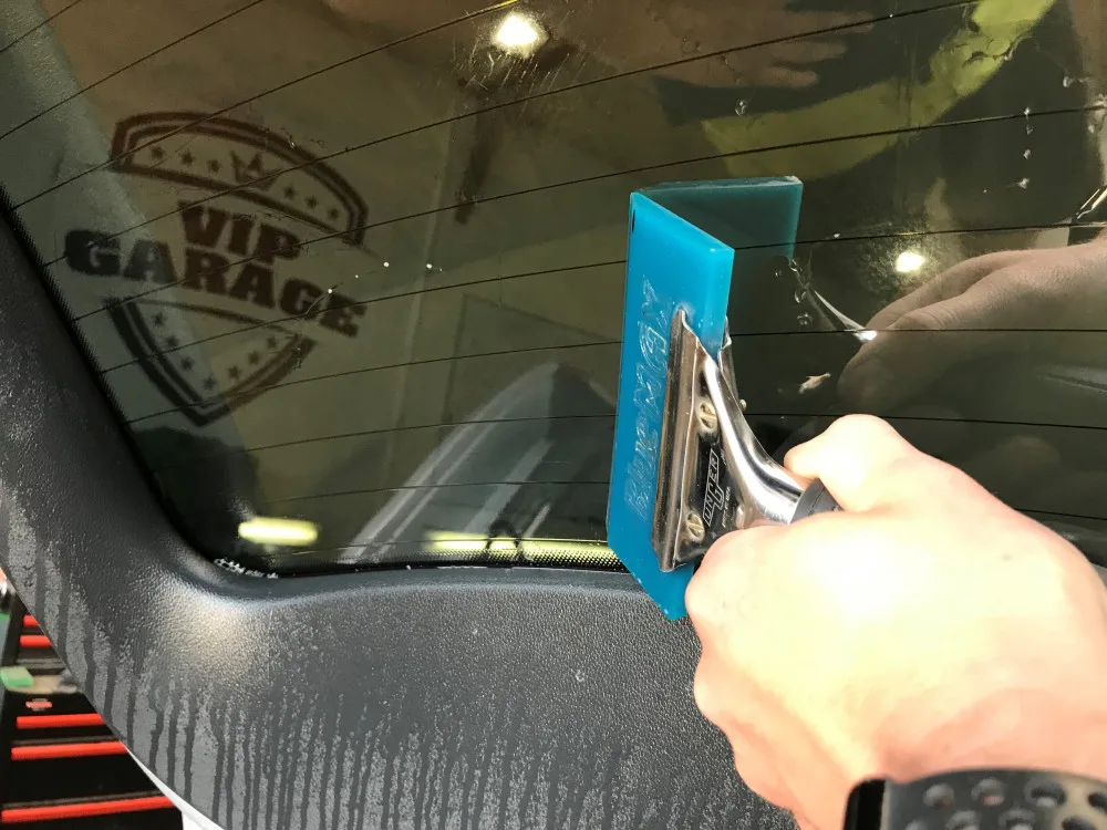 S tónovanými okny od Autofolie Šimek se v autě příjemněji a bezpečněji cestuje,  do auta nikdo nevidí a vůz navíc skvěle vypadá.