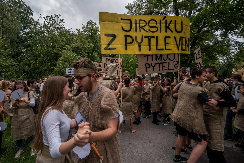 Pětidenní studentský festival Budějovický Majáles je u konce. Pomyslnou třešničkou za nabitým programem byla volba krále. Tím se nakonec stal zástupce Gymnázia J. V. Jirsíka Martin Picek.