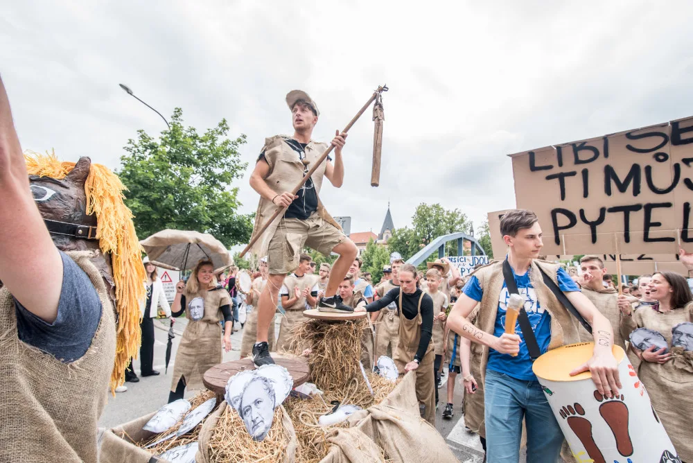 Pětidenní studentský festival Budějovický Majáles je u konce. Pomyslnou třešničkou za nabitým programem byla volba krále. Tím se nakonec stal zástupce Gymnázia J. V. Jirsíka Martin Picek.