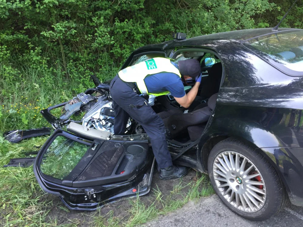 Při čelní srážce dvou osobních aut v úterý 29. května u obce Radobytce na Písecku zemřela řidička.