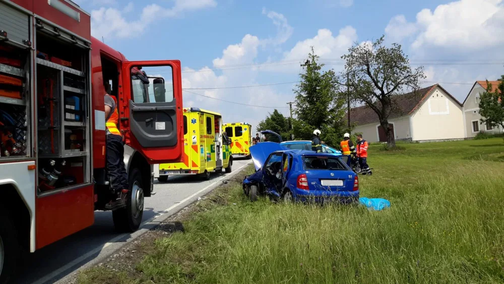 U Trhových Svinů v úterý 29. května zemřela při střetu dvou  osobních aut jedenaosmdesátiletá spolujezdkyně.