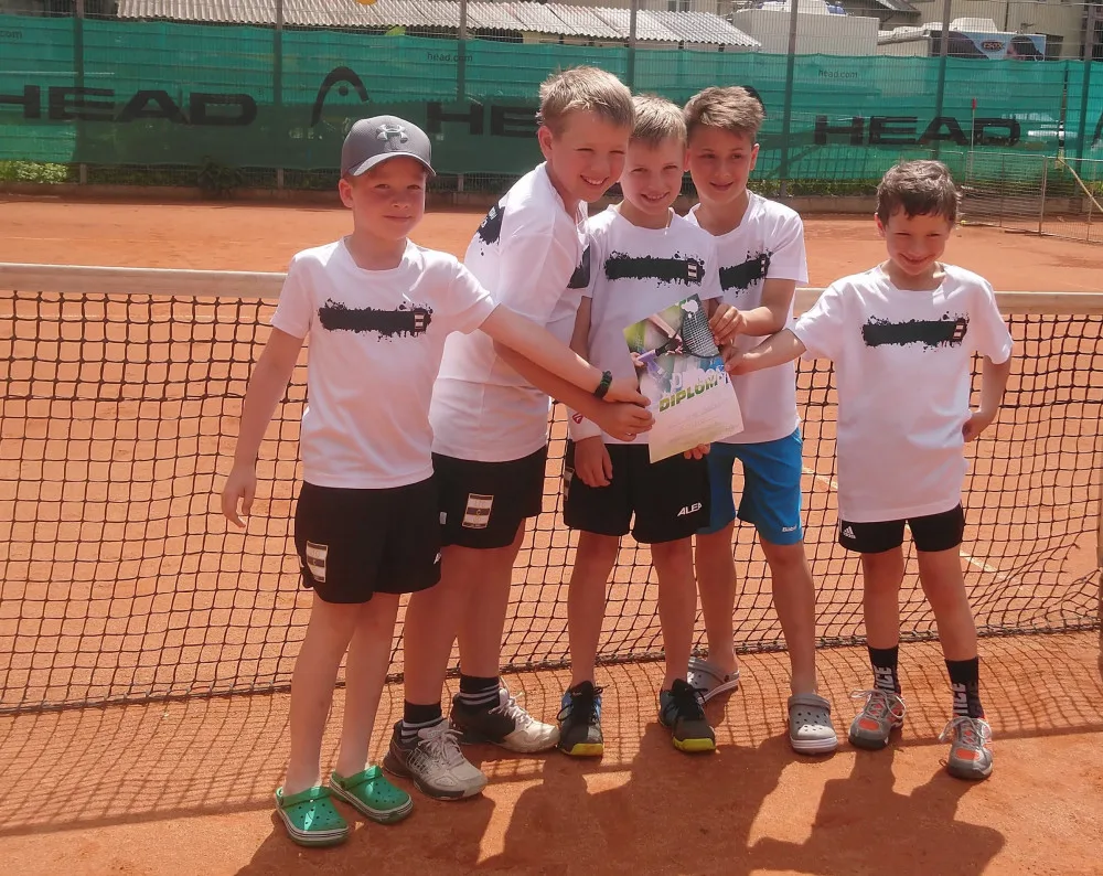 V letošní sezoně reprezentuje budějcký tenisový klub LTC Tonstav – Service v soutěžích šest týmů.