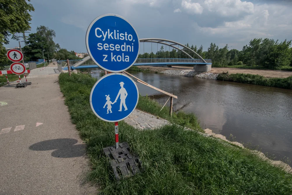 Nová lávka v Rožnově u TJ Meteor.