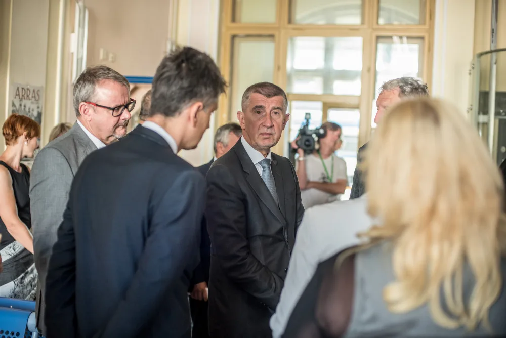Předseda vlády dorazil do Budějc. Lidé ho uvítali protibabišovskými pokřiky.