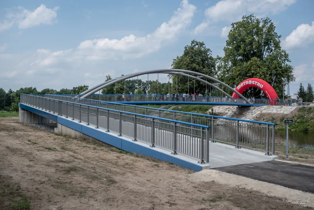Nová lávka u Meteoru je otevřena. Pokračování cyklostezky ale brání výkup pozemků