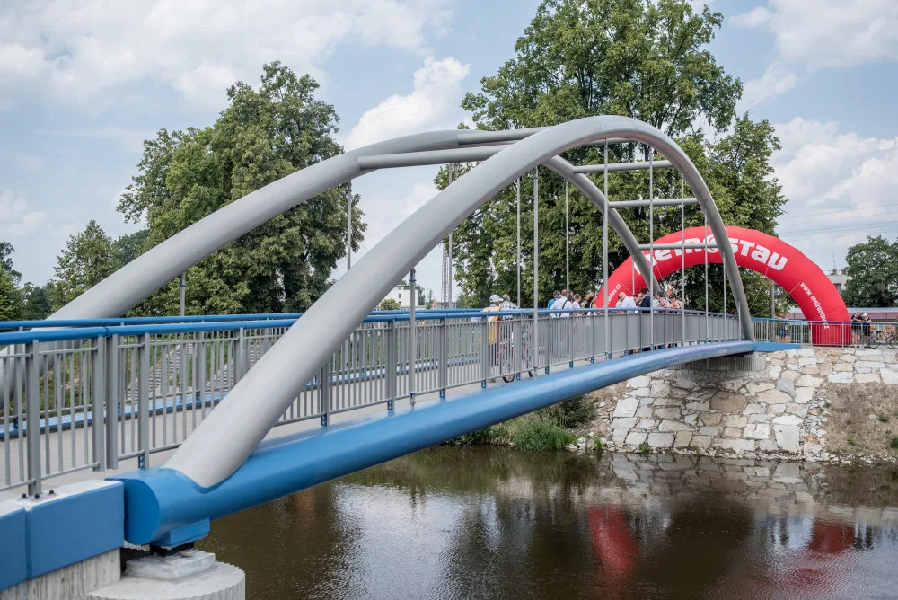Nová lávka u Meteoru je otevřena. Pokračování cyklostezky ale brání výkup pozemků