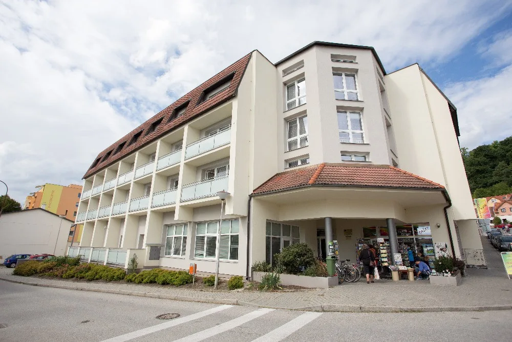 Hlubocký domov důchodců nabízí i takzvané odlehčovací služby, které slouží především k tomu, aby si rodiny odpočinuly od náročné péče o své blízké.
