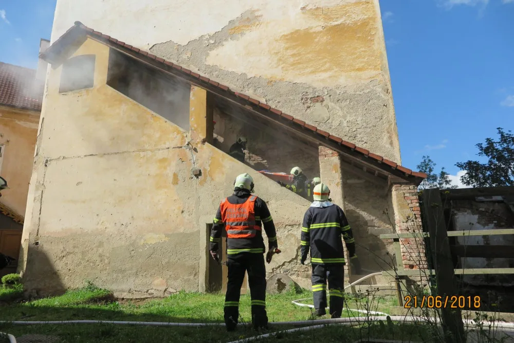 Hasiči absolvovali prověřovací i taktická cvičení na zámku i ve škole.