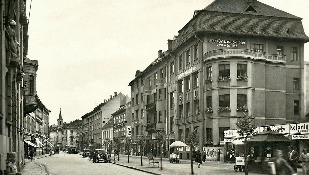 Lannovka po roce 1930 v čase jízdy vlevo.