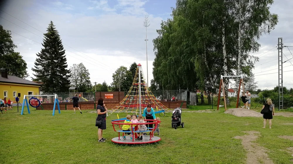 Nové hřiště teď mohou využívat děti v Petříkově