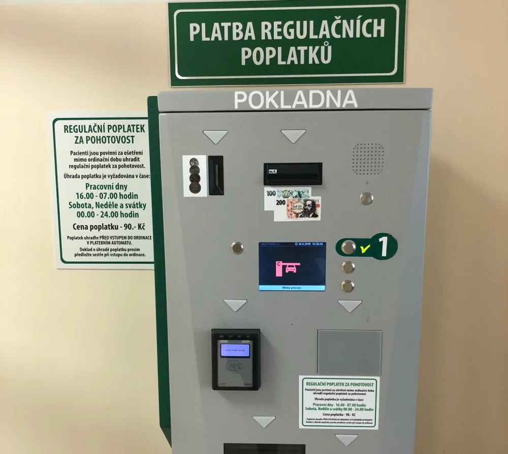 Platební automat na placení regulačních poplatků.