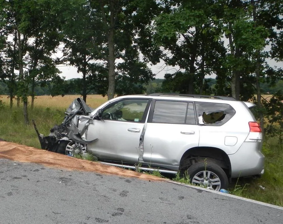 Tři zraněné osoby si vyžádala dopravní nehoda osobního automobilu a dodávky včera, ve středu 27. června.