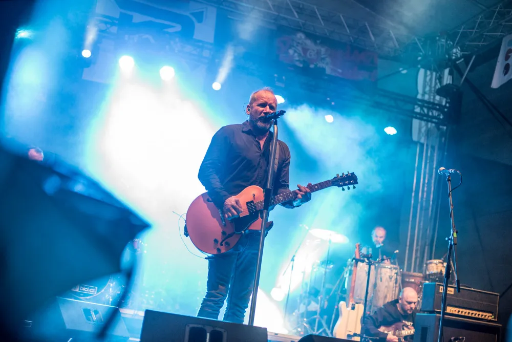Koncert za oběti komunismu přilákal lidi na budějcký Sokolák