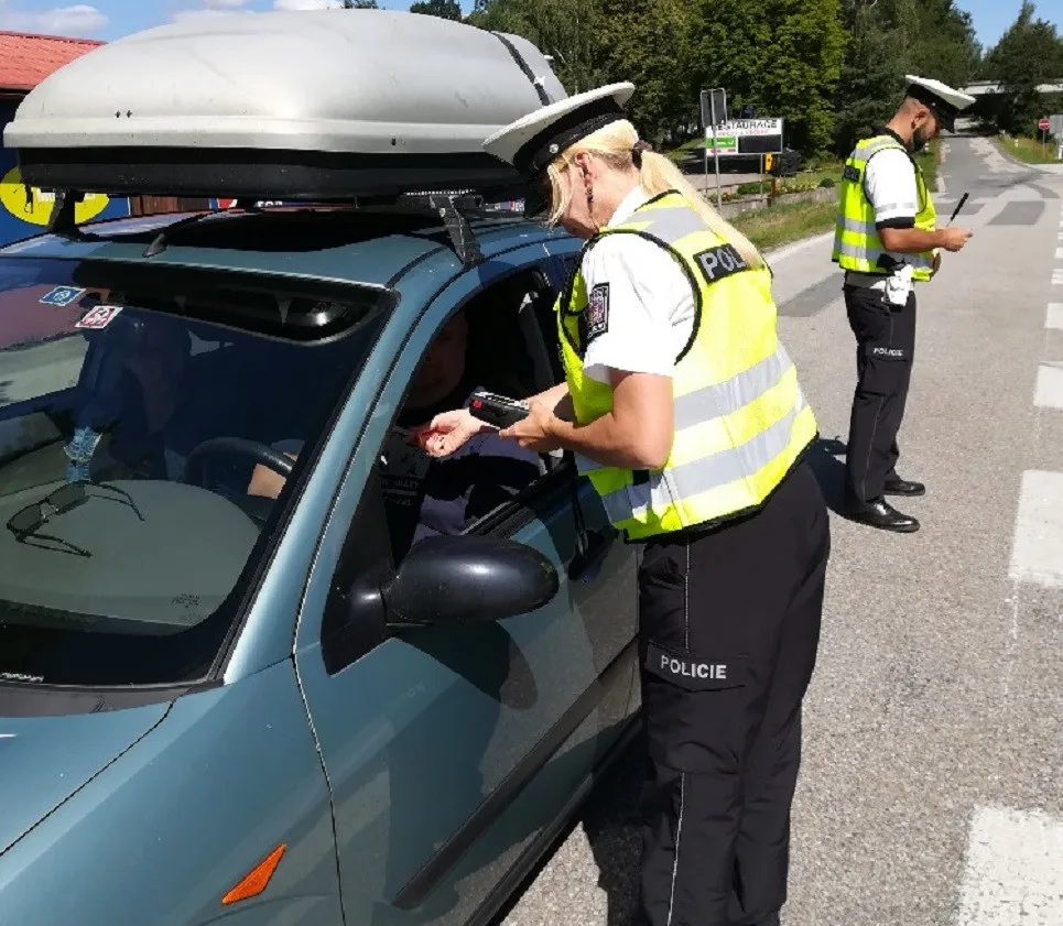 Jihočeští policisté se zaměřili na telefonování za volantem.