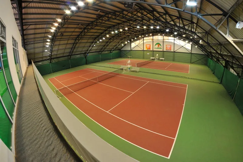 Ideální prostředí pro závodní tenisty, ale i pro sportovce z řad široké veřejnosti nabízí jeden z největších jihočeských tenisových klubů LTC Tonstav-Service České Budějovice.