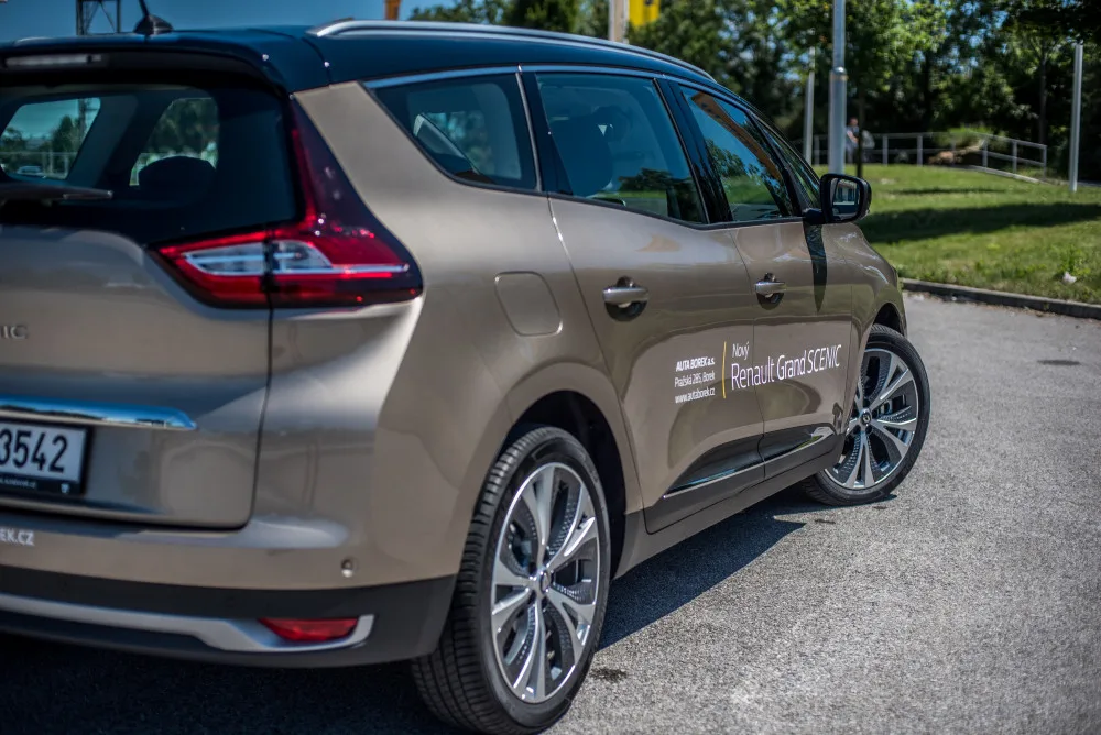 Elegantní cestování s rodinou. Renault Grand Scenic zaujme svěžím designem.
