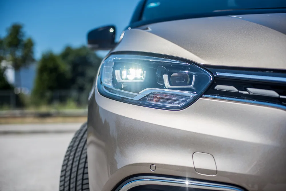 Elegantní cestování s rodinou. Renault Grand Scenic zaujme svěžím designem.