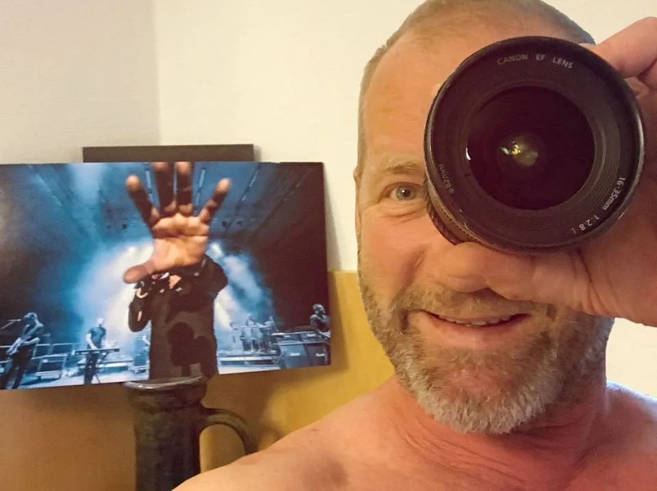 David Koller nechal budějckému fotografovi opravit objektiv, který mu při koncertu rozbil