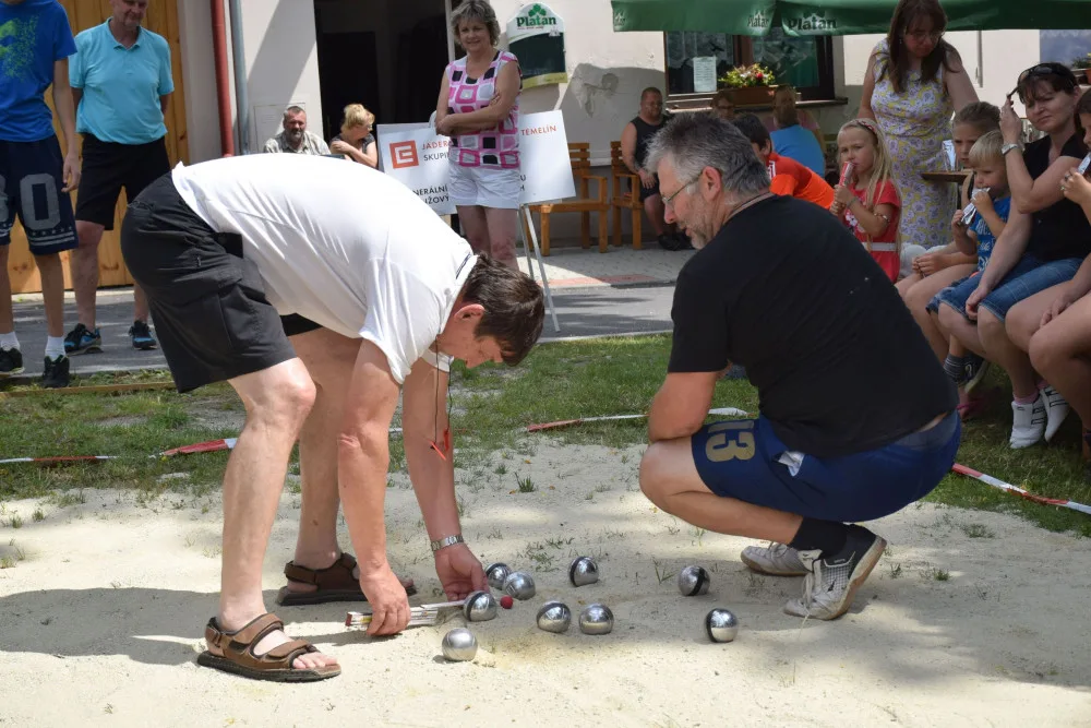 V Číčenicích se hrál pétanque.
