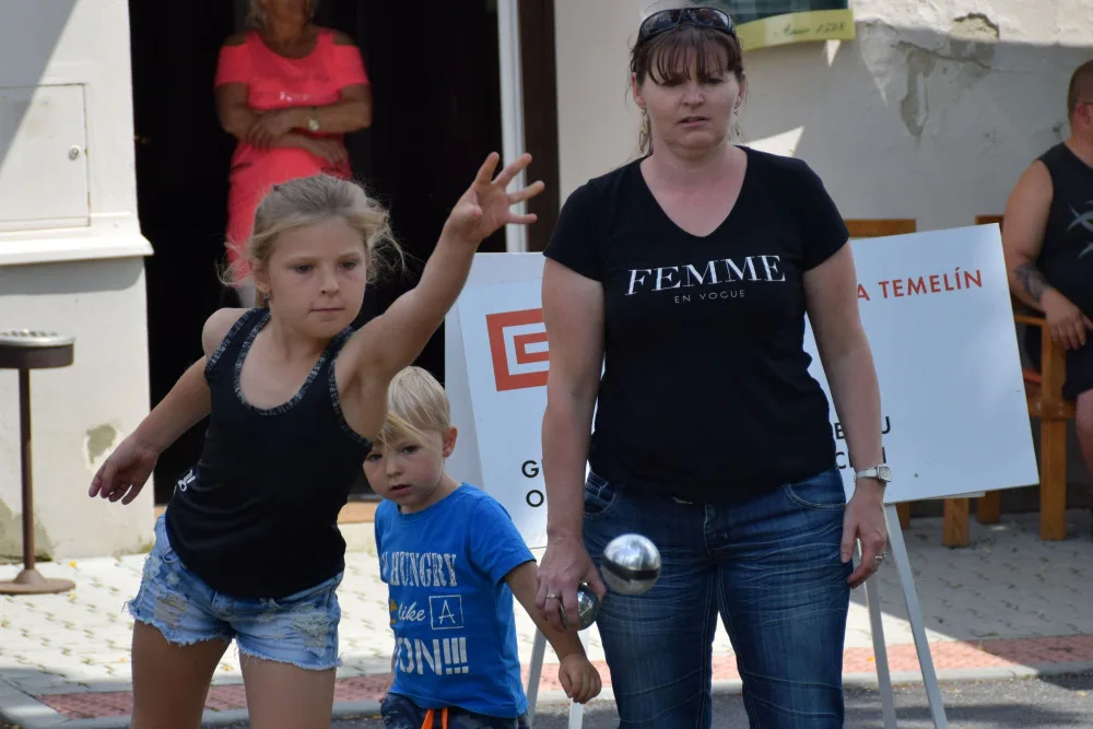 V Číčenicích se hrál pétanque.