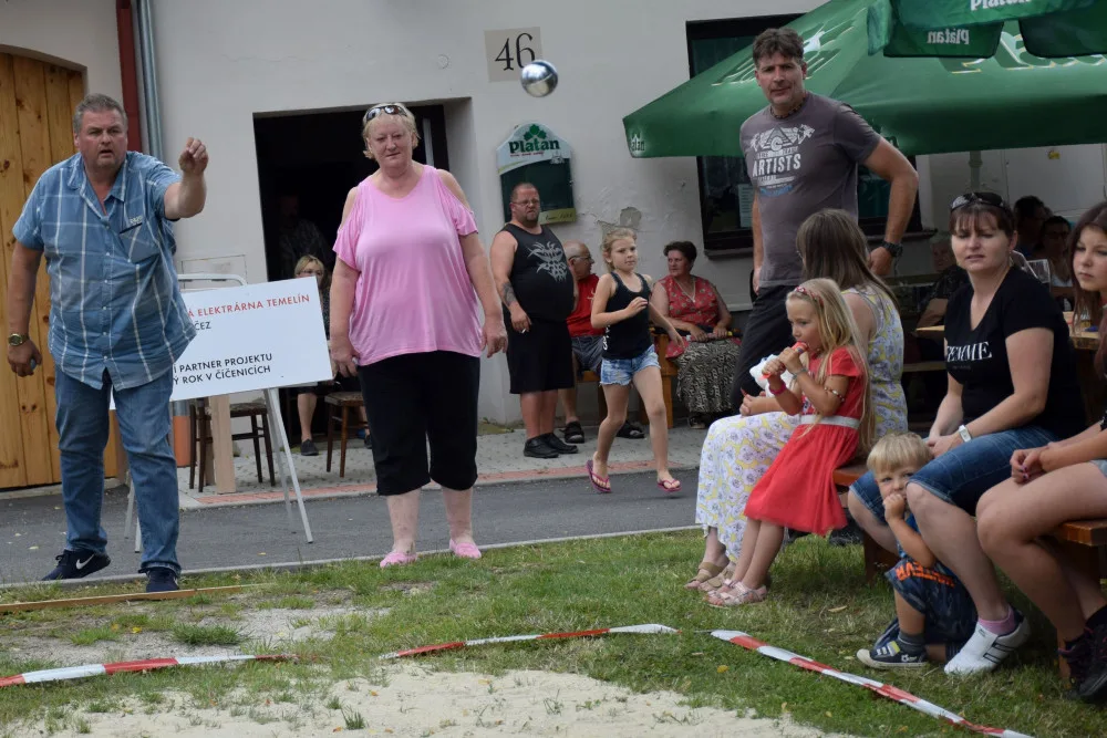 V Číčenicích se hrál pétanque.