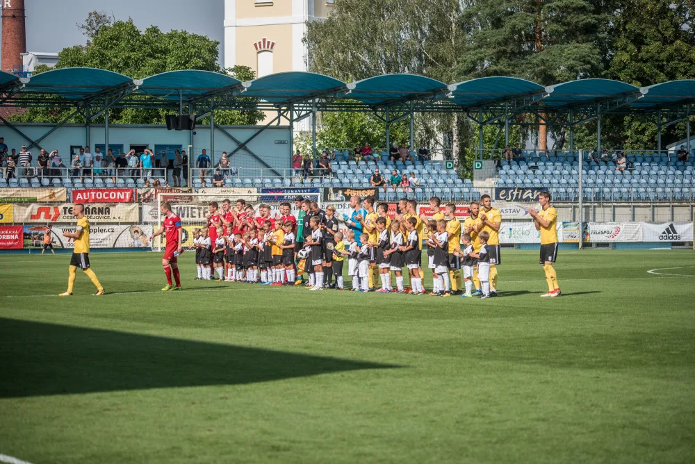 Paráda na úvod, Dynamo porazilo Třinec.