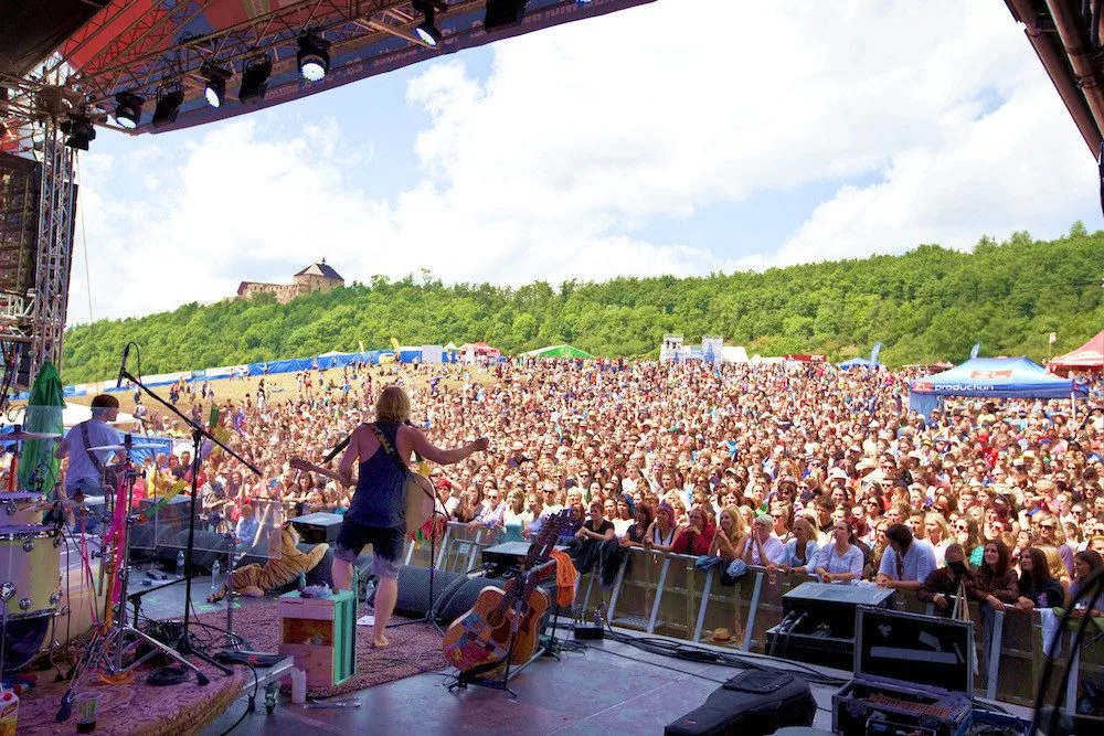 Festival Hrady CZ nabídne kromě špičky tuzemského popu a rocku i mladé hudebníky a pohodlnější zázemí