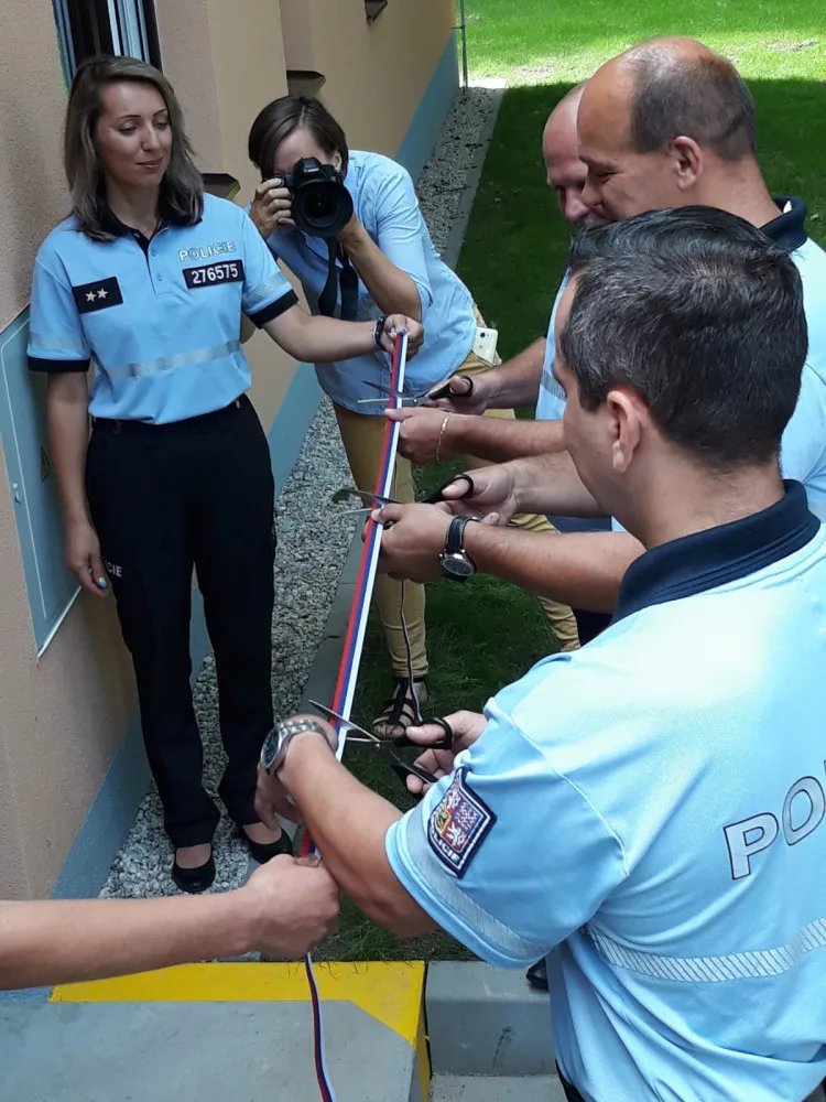 Slavnostní přestřižení pásky.