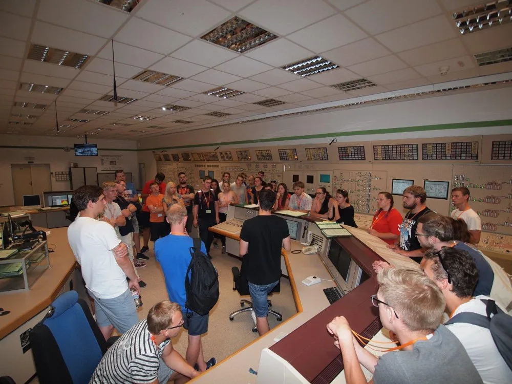 Na simulátoru se seznámili s činností operátoru (foto Pavel Simak)