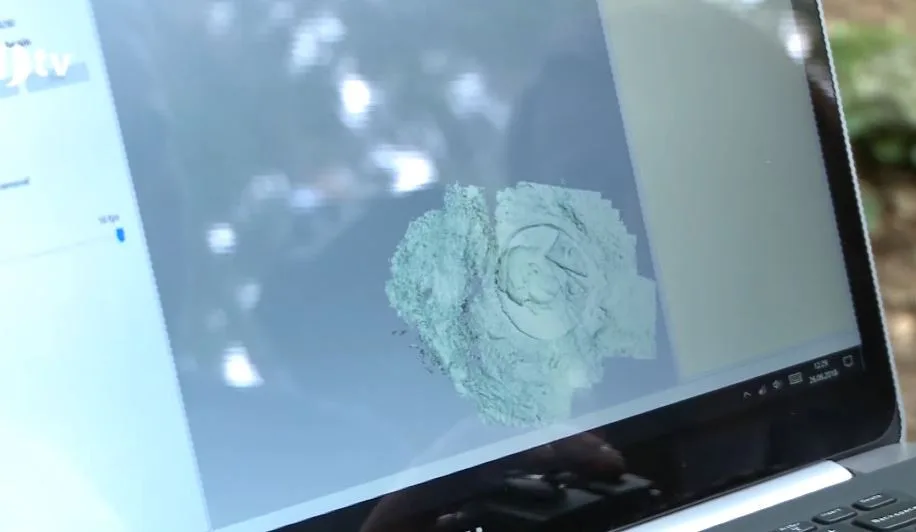 Studenti VŠTE vytvářejí kopii Stifterova obelisku pomocí 3D technologií. Ze zmenšenin by mohla být památka pro turisty.