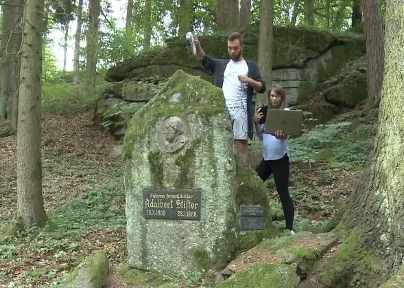 Studenti VŠTE vytvářejí kopii Stifterova obelisku pomocí 3D technologií. Ze zmenšenin by mohla být památka pro turisty.