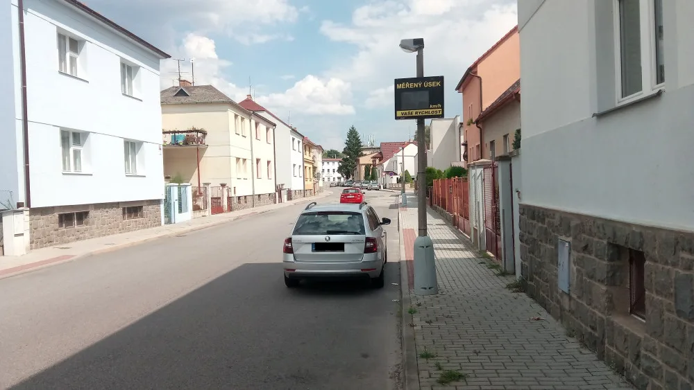 Radar měří rychlost v ulici Josefa Dietricha v českobudějovické části Mladé.