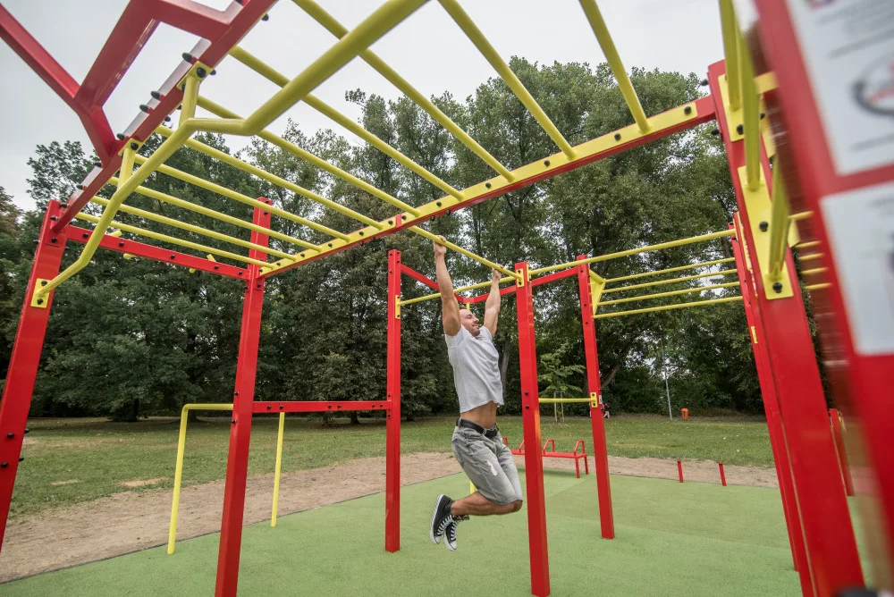 Budějce mají první workoutové hřiště. otestoval ho Lukáš Zetek.