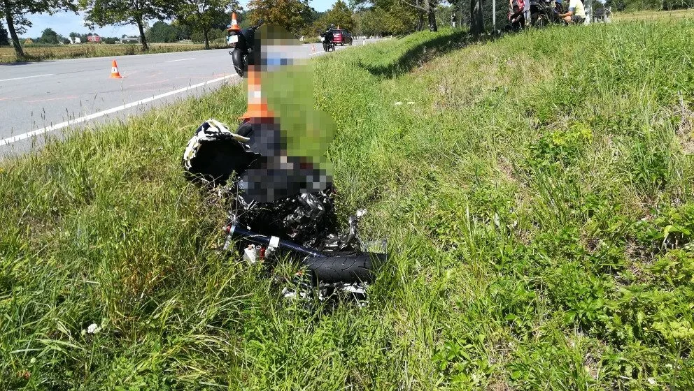 Tragická nehoda motorkářů u Hluboké nad Vltavou.