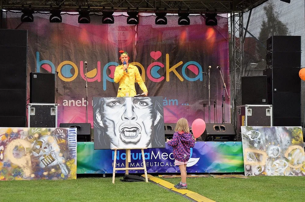 V sobotu 18. srpna se ve Velešíně uskuteční už šestý ročník charitativní a multižánrový festival Houpačka.