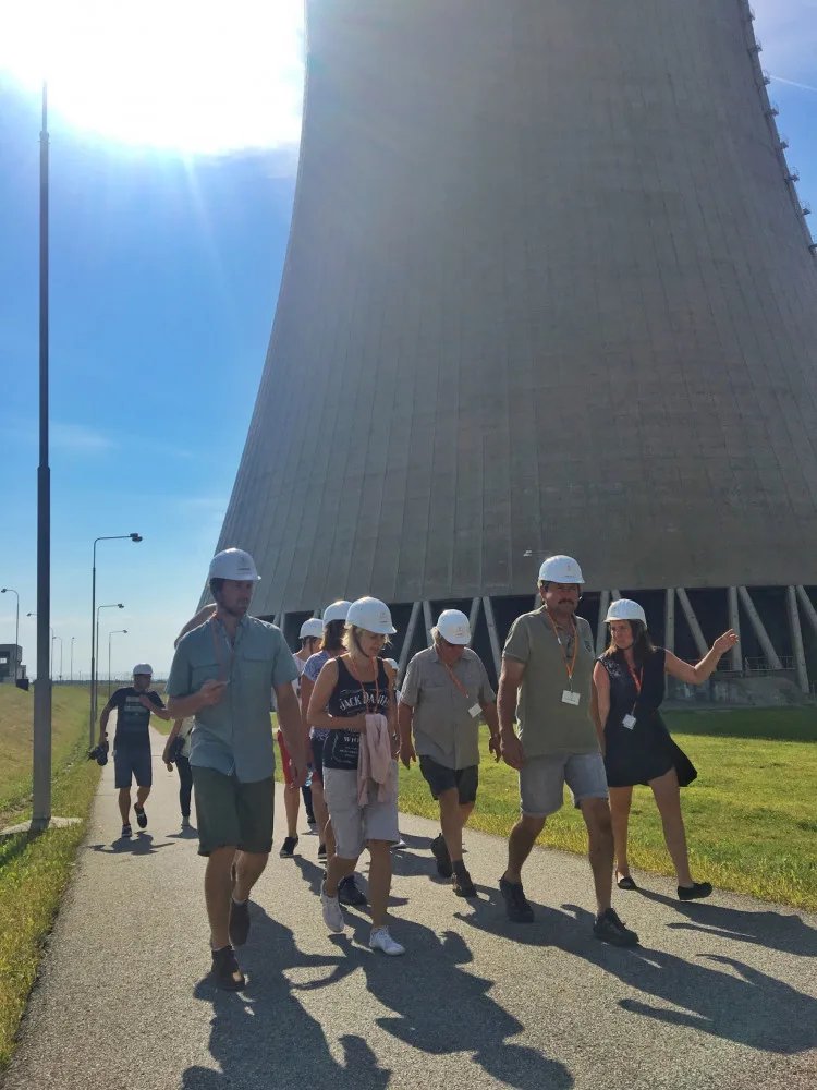Během prohlídky areálu elektrárny urazili návštěvníci téměř čtyři kilometry1