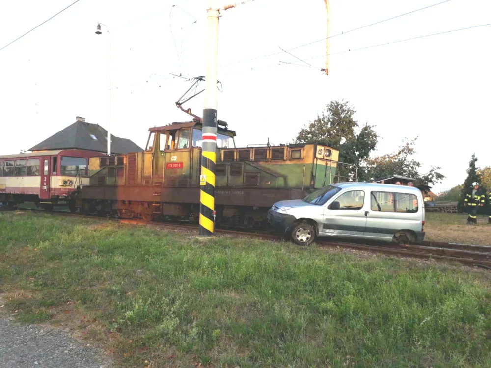 Během posledních pěti dní jde o třetí nehodu vlaku s osobním automobilem.