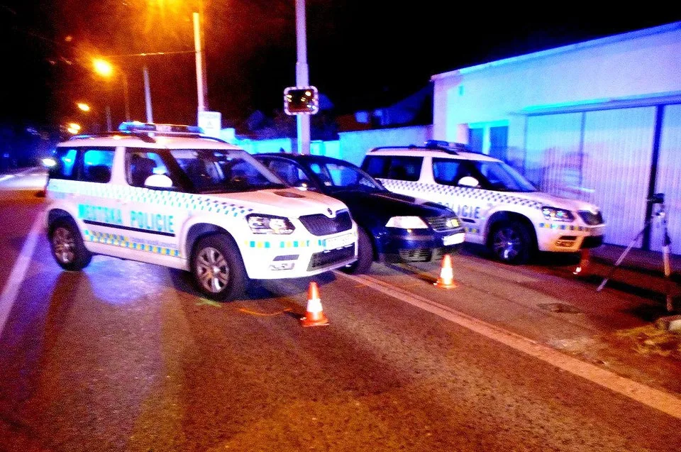 Zdrogovaný řidič ujížděl budějckým strážníkům v kradeném autě