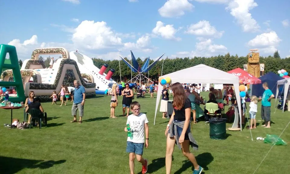 Šestý ročník obnoveného charitativního a multižánrového festivalu Houpačka se povedl na výbornou.