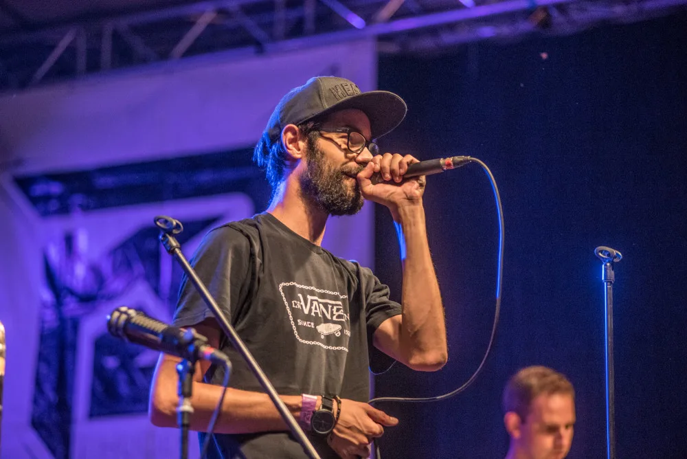 Před budějckým klubem K2 Fast Food Orchestra roztančili snad každého.