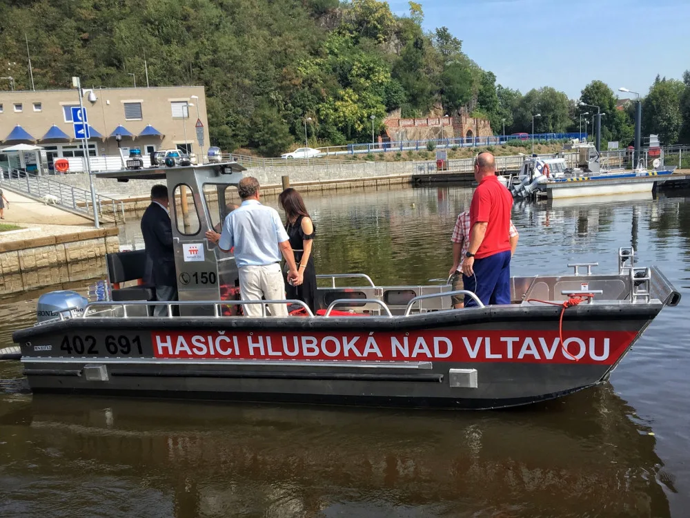 Nový člun budou hasiči využívat nejen pro běžné zásahy, ale i při povodních