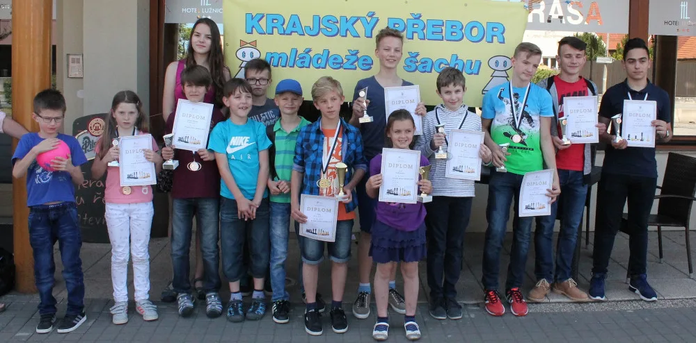 Úspěšní mladí hráči Šachové akademie VŠTE na krajském přeboru.