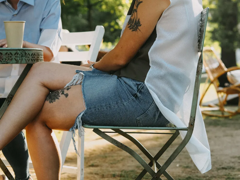 Přešitá pánská košile a recyklovaná sukně.