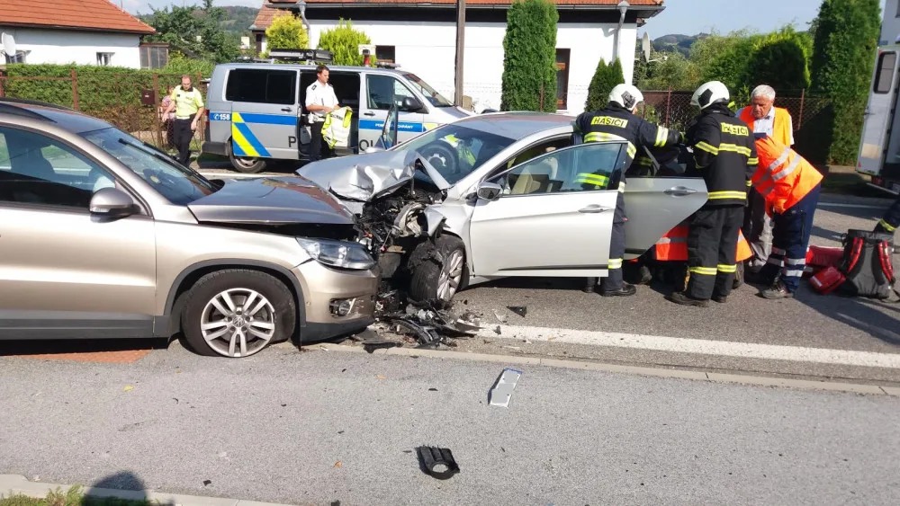 Při dopravní nehodě ve Volyni se zranilo pět lidí.