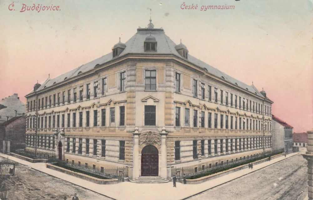 O historii budějckého gymnázia vypráví nový výstava v Jihočeském muzeu