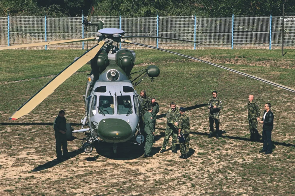 Náčelníka Generálního štábu AČR generálporučíka Aleše Opatu přivítal na půdě strakonického útvaru velitel plukovník Ján Sedliačik. JPG