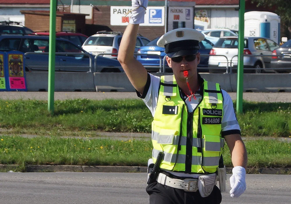 Dopravní policisté při soutěži o regulčíka roku řídili rušnou budějckou křižovatku.